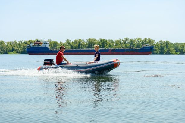 Надувний човен Колібрі КМ-360ДСЛ (Kolibri KM-360DSL) моторний кільовий фанерний пайол, темно-сіра 121587 фото